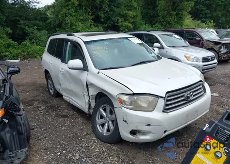2010 Toyota Highlander Base V6 z USA, uszkodzony, nr VIN 5TDBK3EH7AS030601